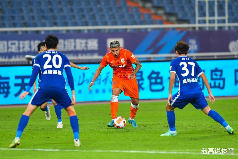 以武汉三镇全华班为主，补充四名球员组建一支国足，有望进世界杯