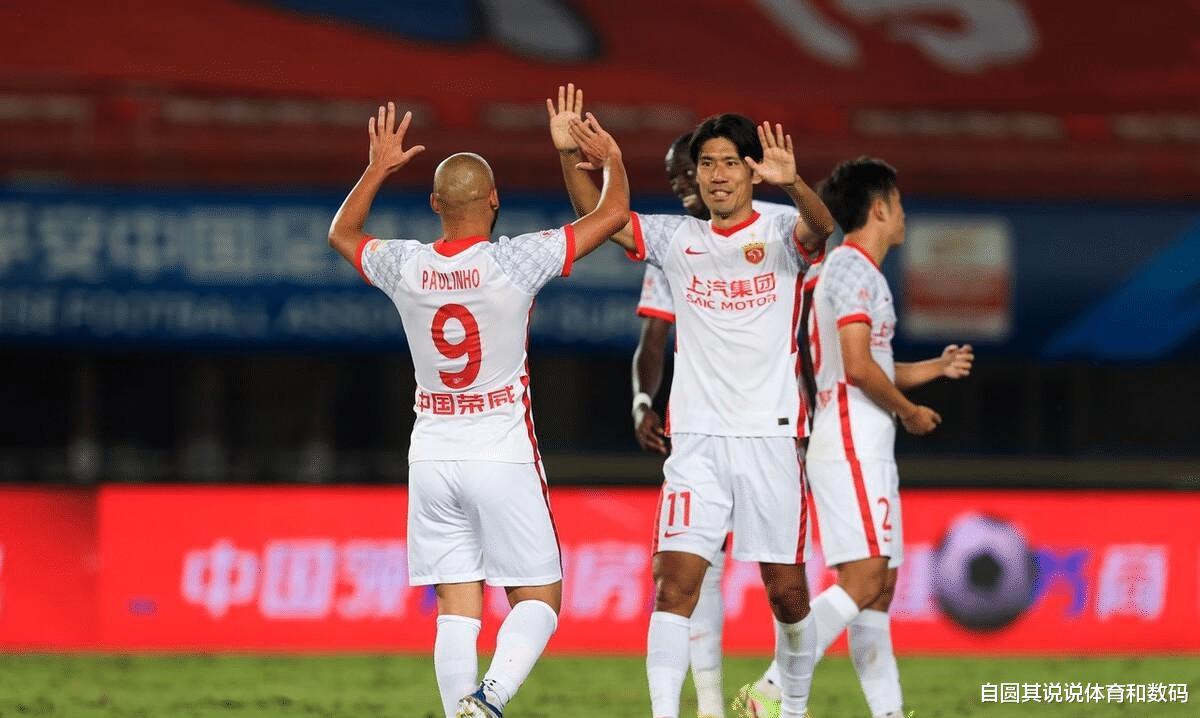 上港对河南嵩山龙门，让人看到中国男足国家队对阵俱乐部的球队？
