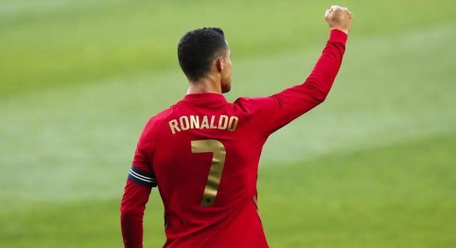 状态低迷的巨星C罗，他能否带领葡萄牙夺得卡塔尔世界杯冠军？(5)