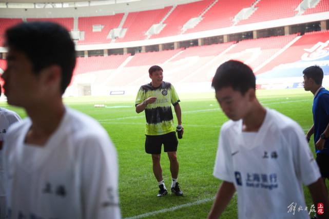 范志毅直言中国足球退步正常，踢球孩子数量不到专业队时代十分之一(2)