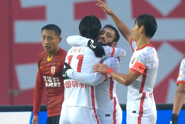 2-0杀死比赛，上海海港踢疯了，吕文君大雨中梅开二度，射术精湛(2)