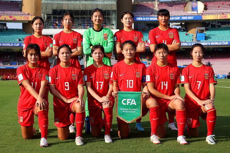 中国女足0-2不敌南美劲旅，小组出线需满足3点，球迷：建议换教练