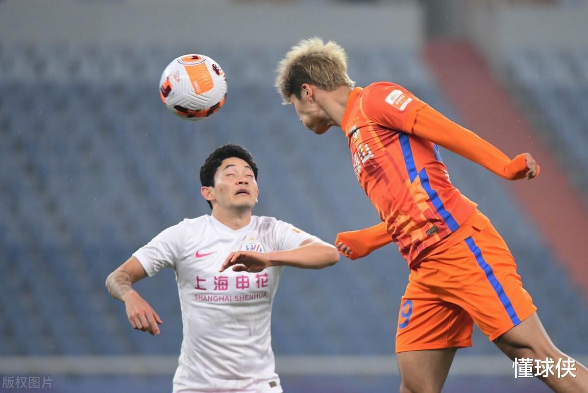 强势的2-0，73%控球造17射！上海申花无力阻挡，泰山队登顶了(4)