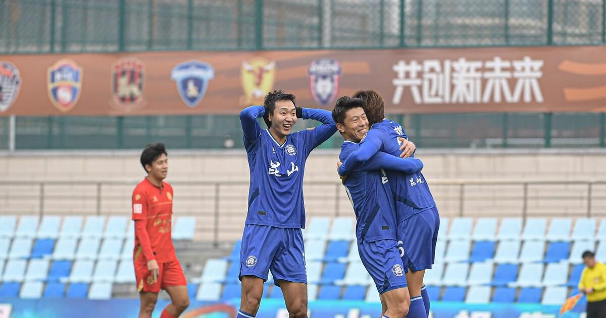 中甲-昆山豪取13连胜提前5轮冲超，江苏球队时隔2年重返顶级联赛(2)