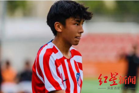 凉山16岁彝族少年成卡塔尔世界杯护旗手：从小学踢足球，梦想进国足参加世界杯(1)