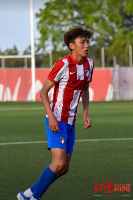 凉山16岁彝族少年成卡塔尔世界杯护旗手：从小学踢足球，梦想进国足参加世界杯(3)