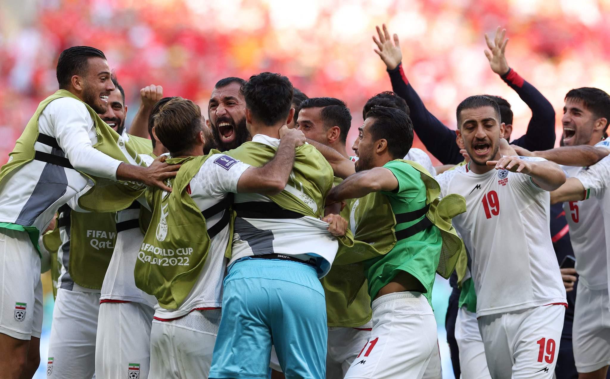 世界杯伟大一战！伊朗队3人抽筋+第1张红牌+97分钟、100分钟进球(3)