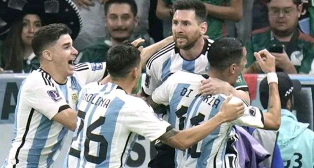 2连胜！阿根廷向金杯迈出坚实一步，8强战志在必得+梅西冲6大纪录(6)