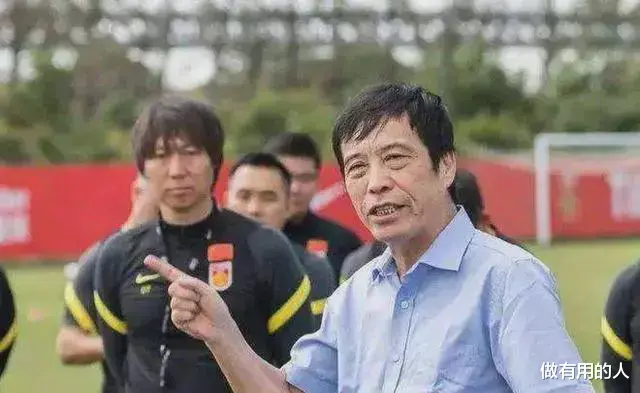 李铁被二次调查，中国足球再曝超级黑料：上场踢球先交50万“诚意金”(3)