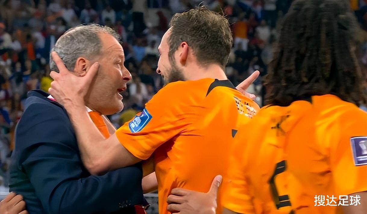 泪目！戴着心脏除颤器踢世界杯的男人，扛着荷兰打进了8强(2)
