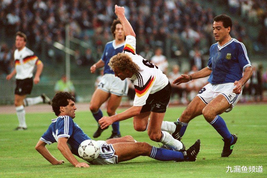 1990年世界杯：阿联酋挤掉国足成功入围，第二轮遭遇惨案(2)