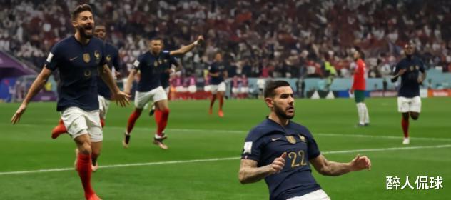 六场世界杯只打了一场，皇马的天才球星就不幸被德尚无视无睹，成为法国队的陈设