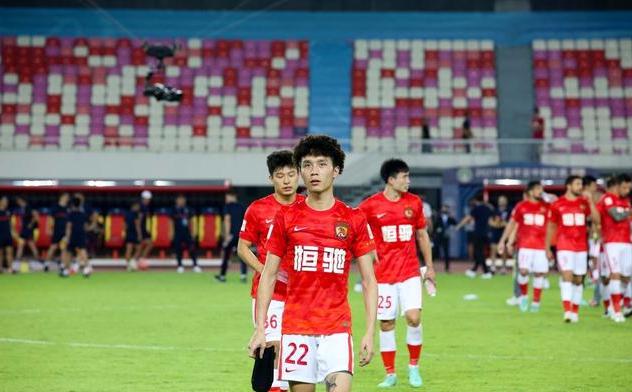 武汉长江解散，深圳队“插管”状态！这只是中国足球第一股寒流(4)