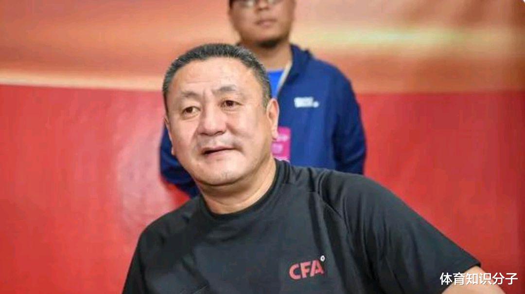 中国足球有希望！53岁马明宇获新职务，不为钱全年直播160多场(1)