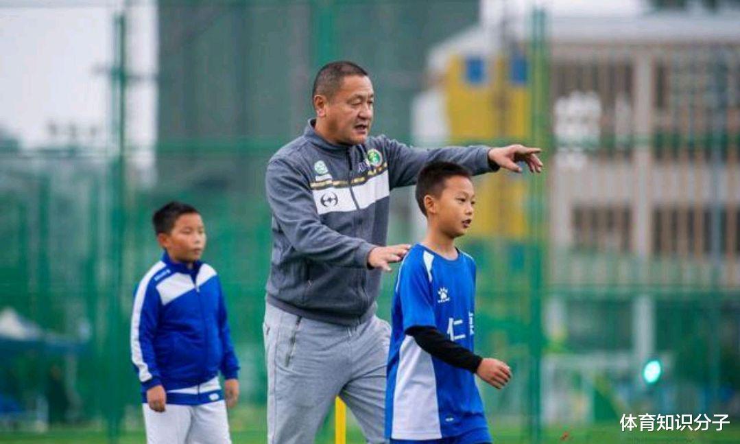 中国足球有希望！53岁马明宇获新职务，不为钱全年直播160多场(4)