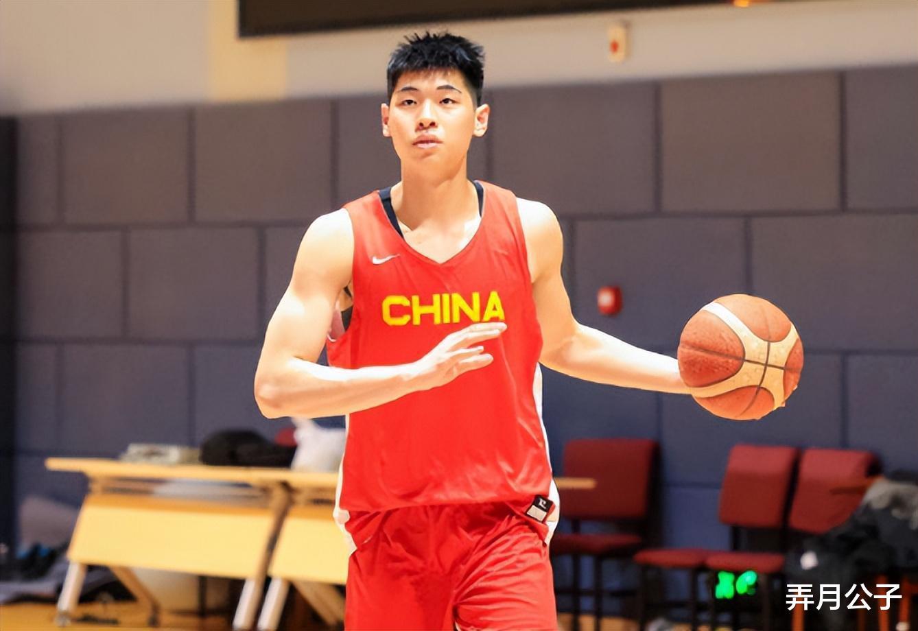 中国篮协官宣：16人出征世预赛，2人遭淘汰，球迷：出乎意外(4)