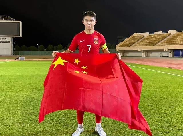 晚上20点，中国U20男足VS日本结束，国足一人收到对手盛赞(4)