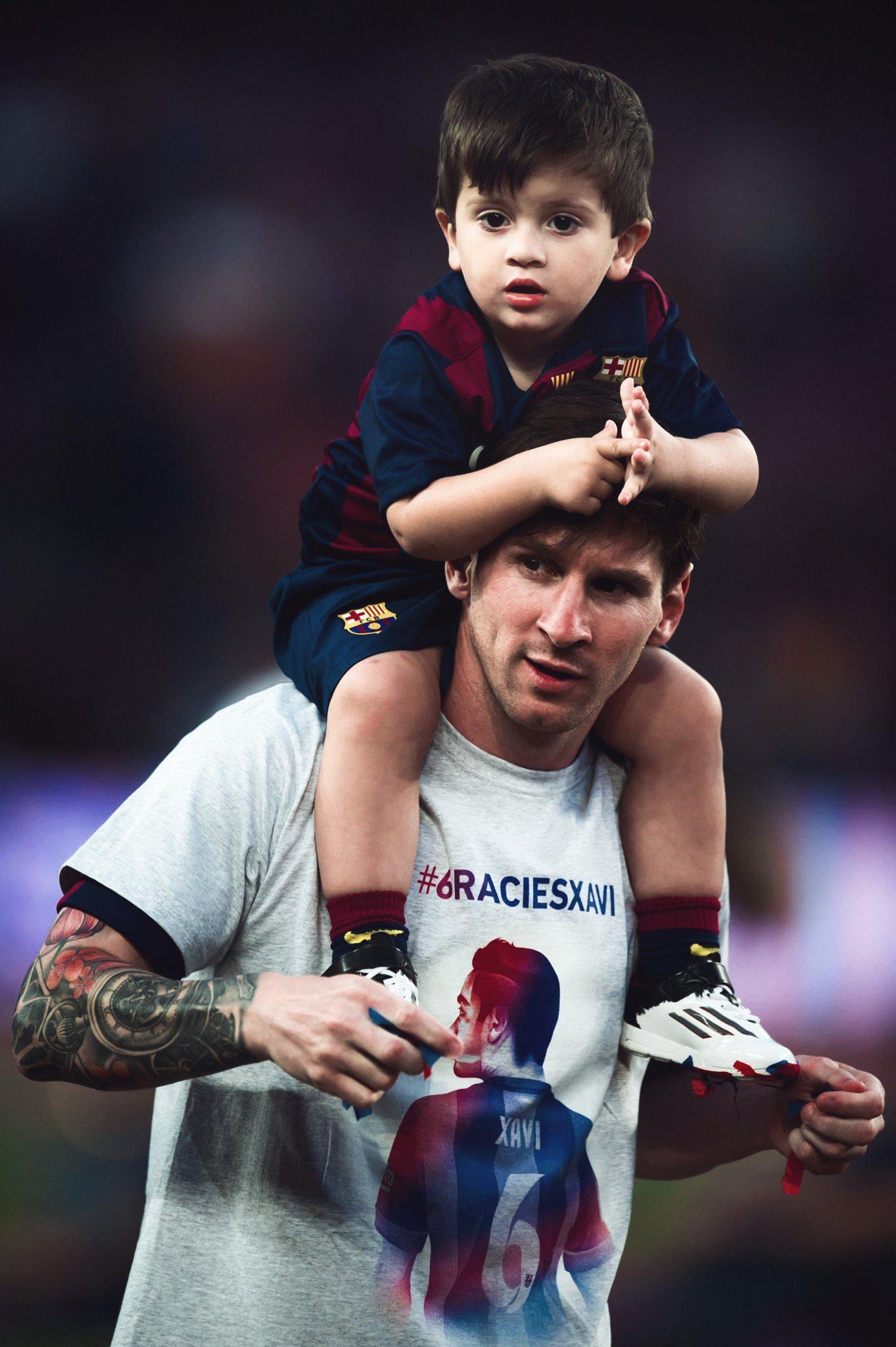 #梅西[超话]# Messi and Thiago ❤️#这里是大巴黎##梅西#(1)