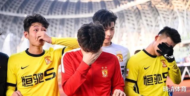 中国足协再次闹了一个笑话：中超18支球队的债务清欠问题引人热议，队员们都束手无策(3)