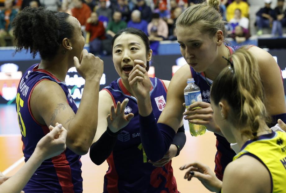 这一刻，为她们自豪，中国女排双星闪耀欧联杯，首发打满全场3-1(2)
