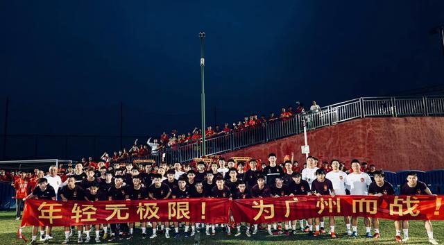广州恒大队内氛围好，主教练透露赛季目标，新队长霸气放话