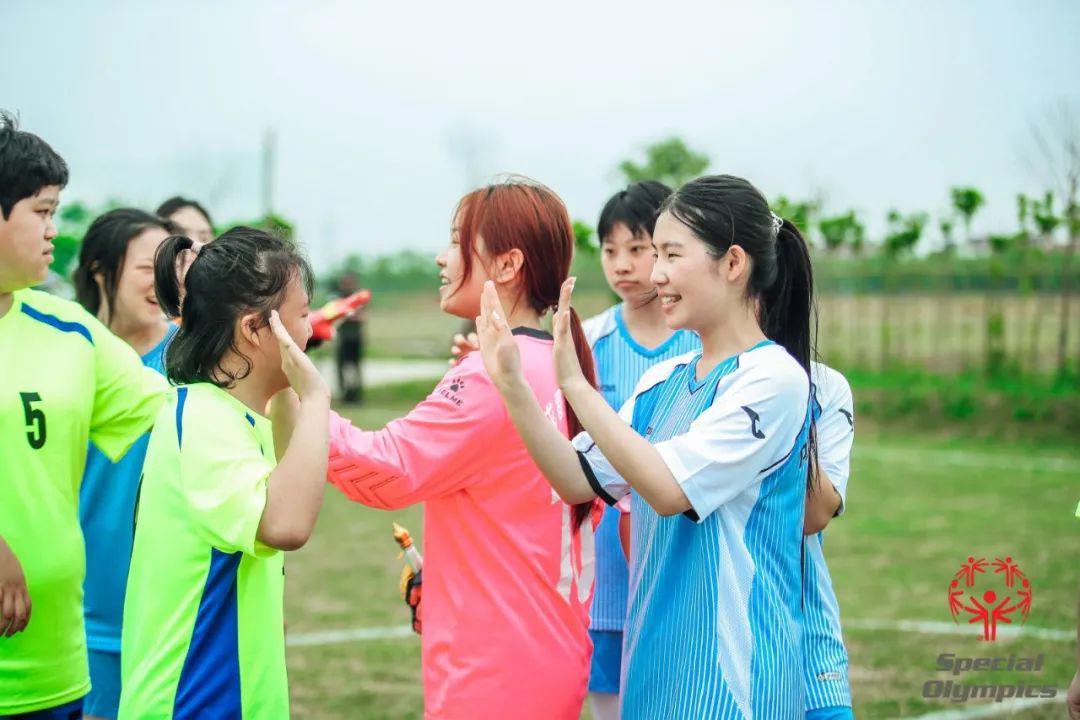 特奥足球队首次在上海乡村开赛，首设女子赛事推进融合发展(8)