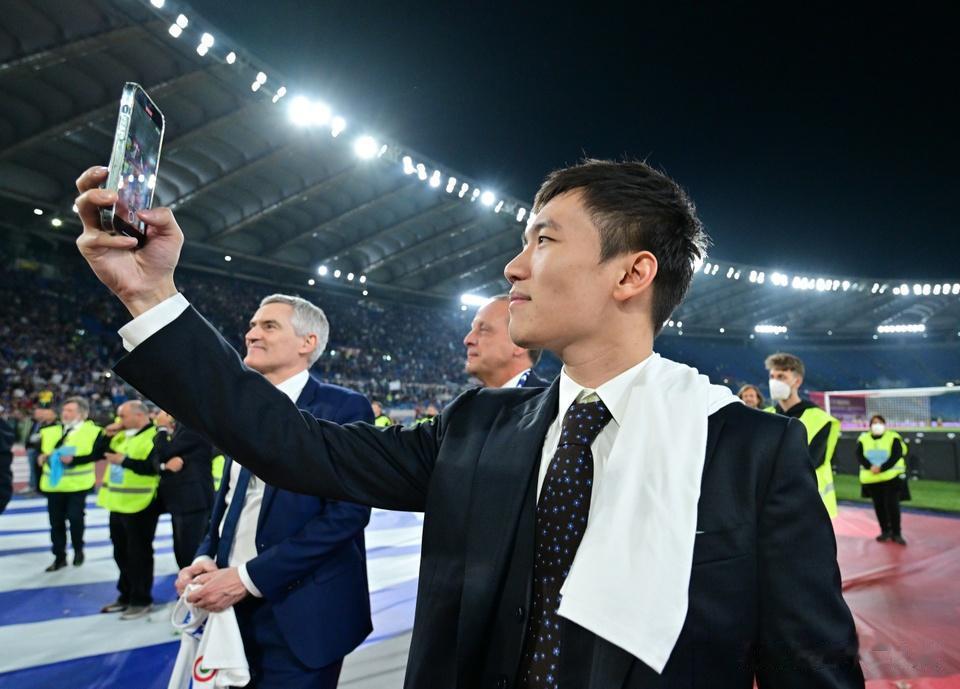 中国老板希望国米在欧冠中复仇AC米兰

张康阳赞扬了国际米兰的表现，并表示他无意(1)