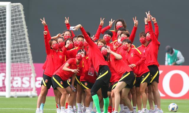 中国女足赢过美国女足吗？赢过一次友谊赛却不光彩！