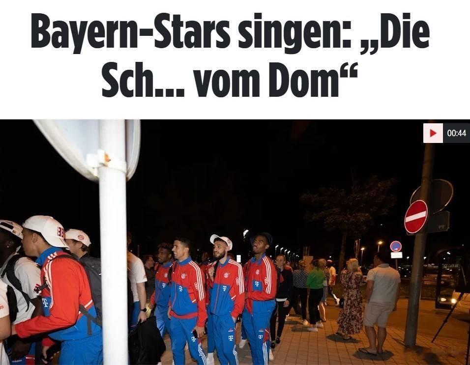 绝杀得冠后，拜仁球星唱歌嘲讽科隆在末轮上演惊天大逆转夺得德甲冠军后，拜仁球员群情