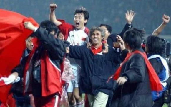 1987年邓小平邀请马拉多纳来中国踢球，马拉多纳：没有三亿我不去(8)