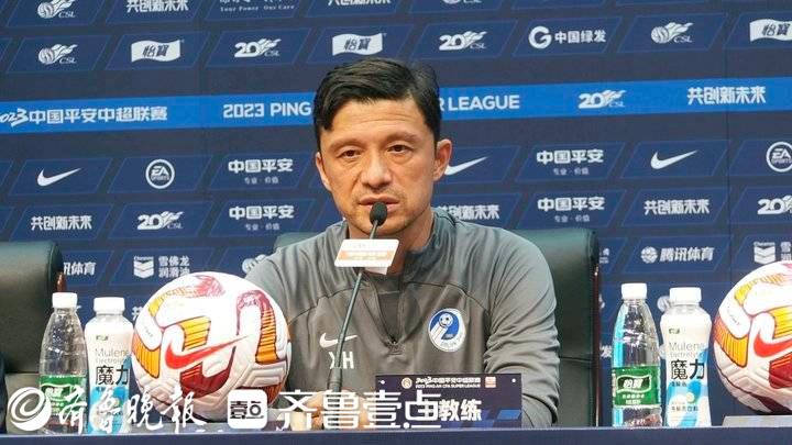 联赛连续九场不胜，大连人队主教练谢晖出席新闻发布会表情严肃