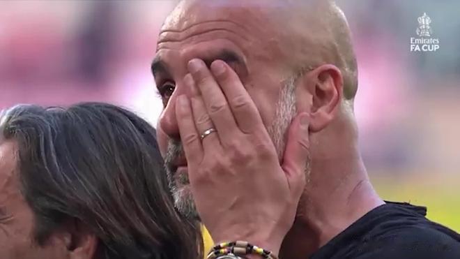 瓜迪奥拉泪流满面......足总杯决赛对阵曼联，相当于巴萨和皇马的国家德比吧

(1)