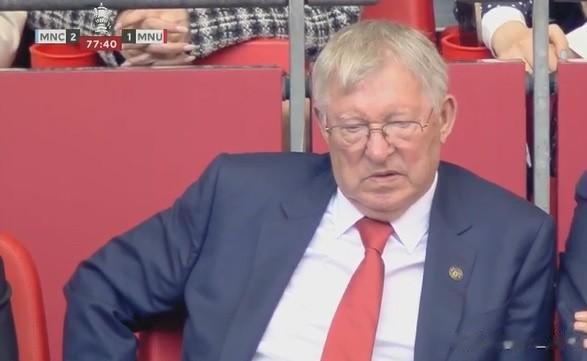 贝克汉姆、弗格森爵士在曼联失利后收起笑容

贝克汉姆在观看 2022/23 赛季(4)