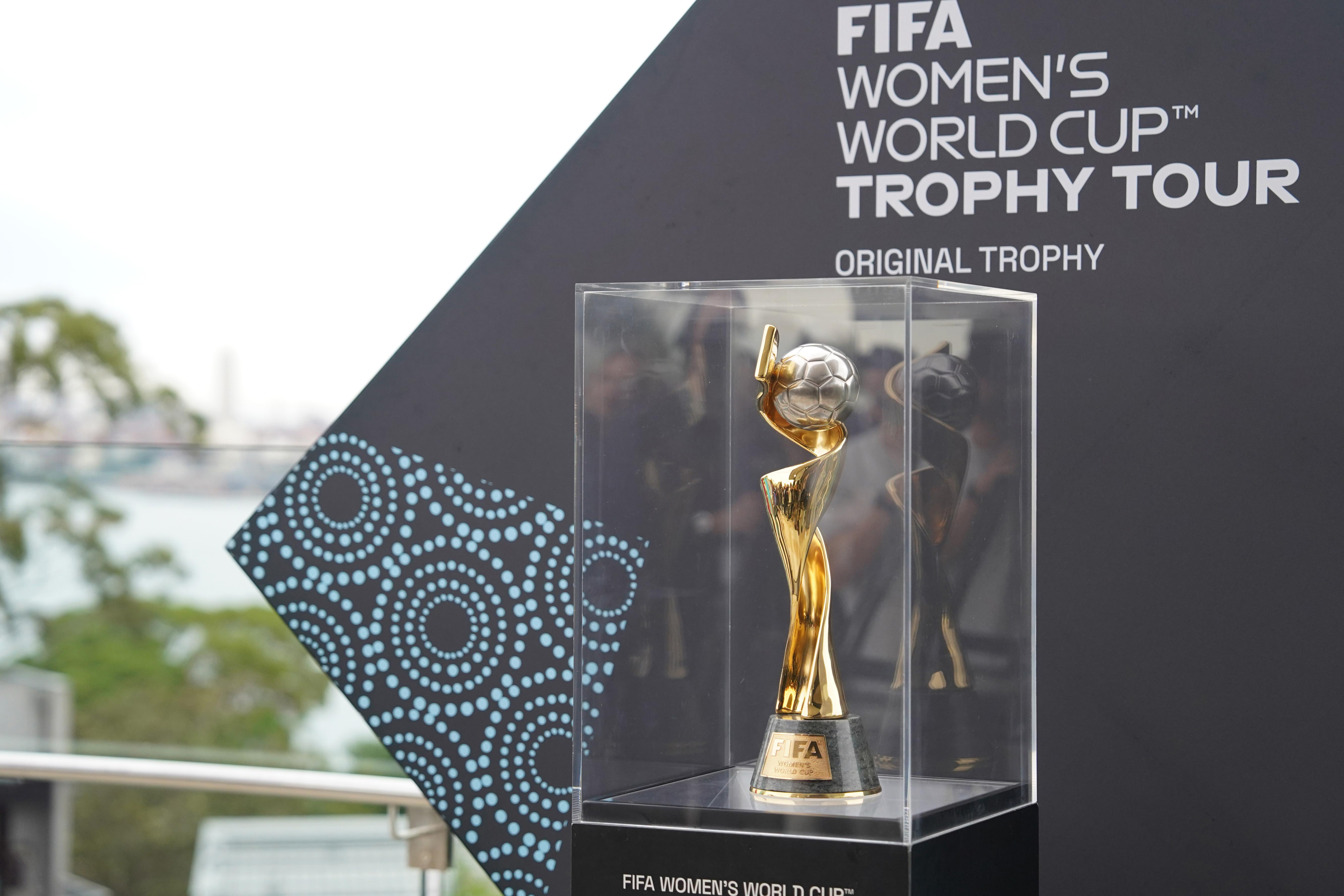 女足世界杯奖杯巡展在悉尼举行(1)