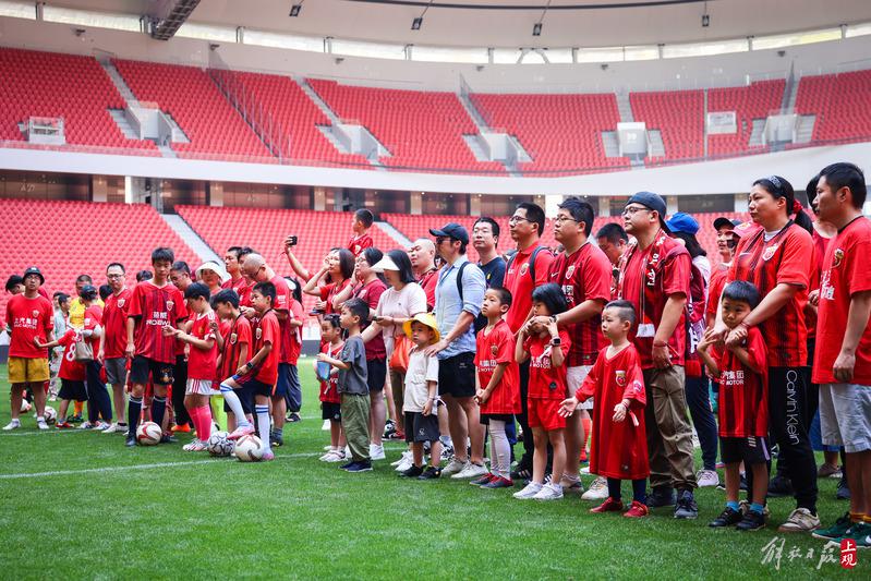 中超联赛迎来首个休赛期，海港足球俱乐部举办球迷嘉年华(13)