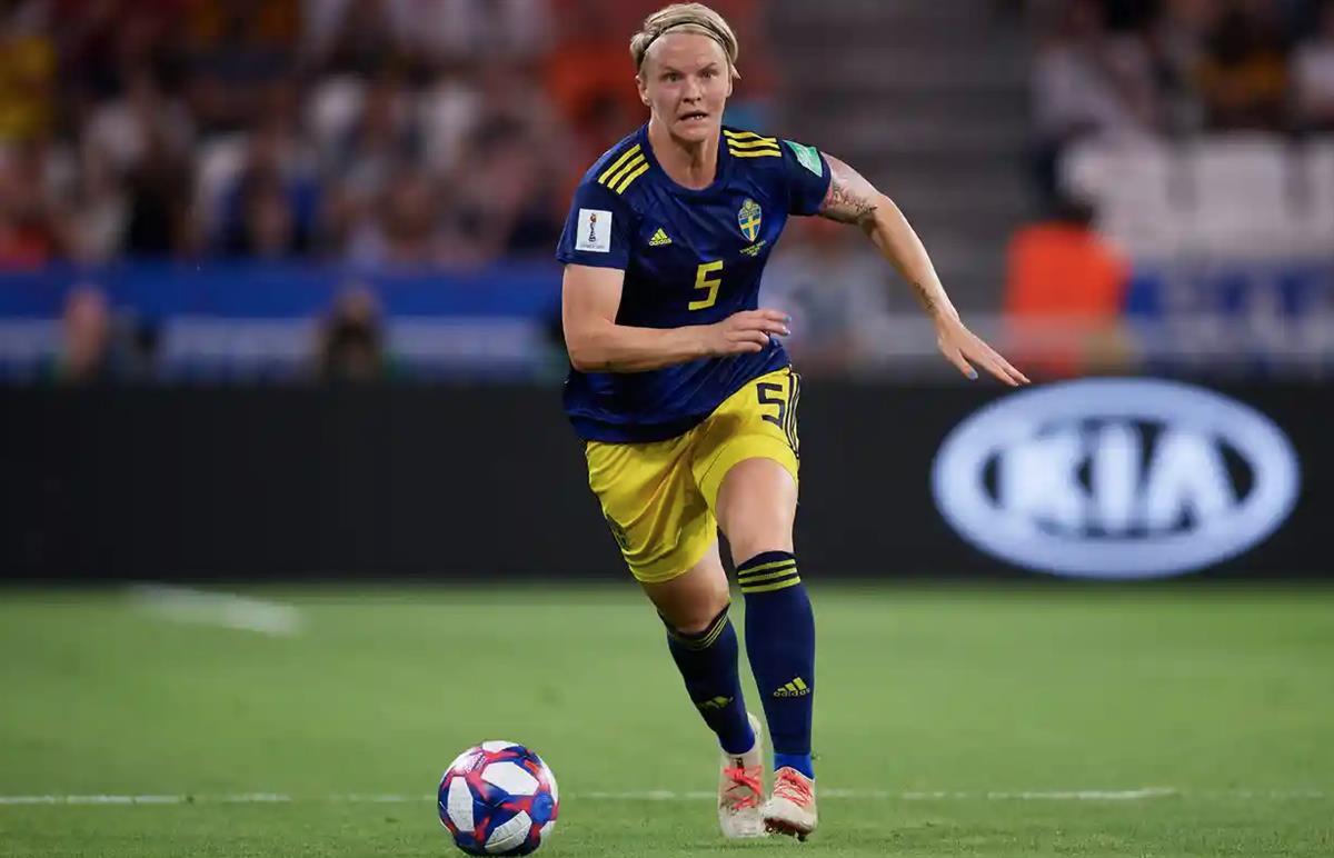 瑞典前女足队长出书爆猛料，称女子世界杯期间，她们被要求脱衣证明是“女儿身”(1)