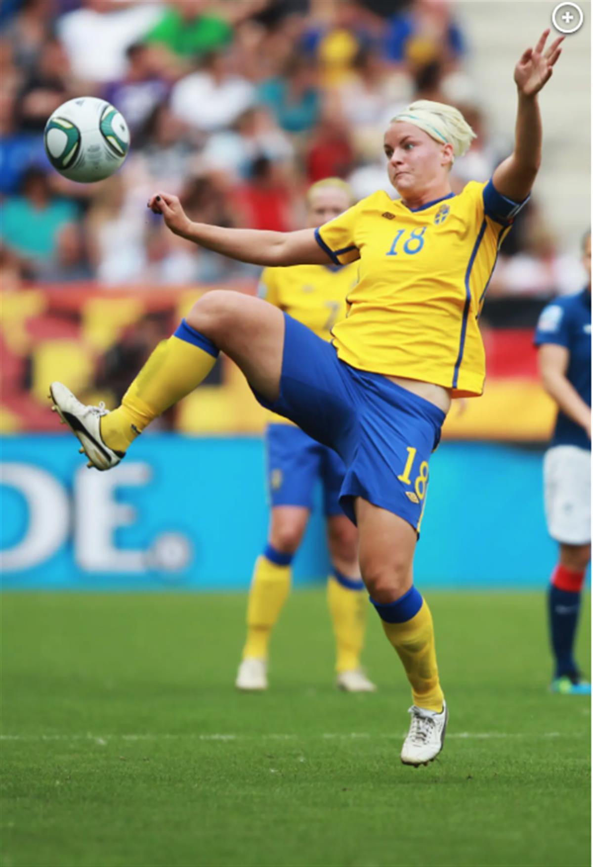 瑞典前女足队长出书爆猛料，称女子世界杯期间，她们被要求脱衣证明是“女儿身”(3)