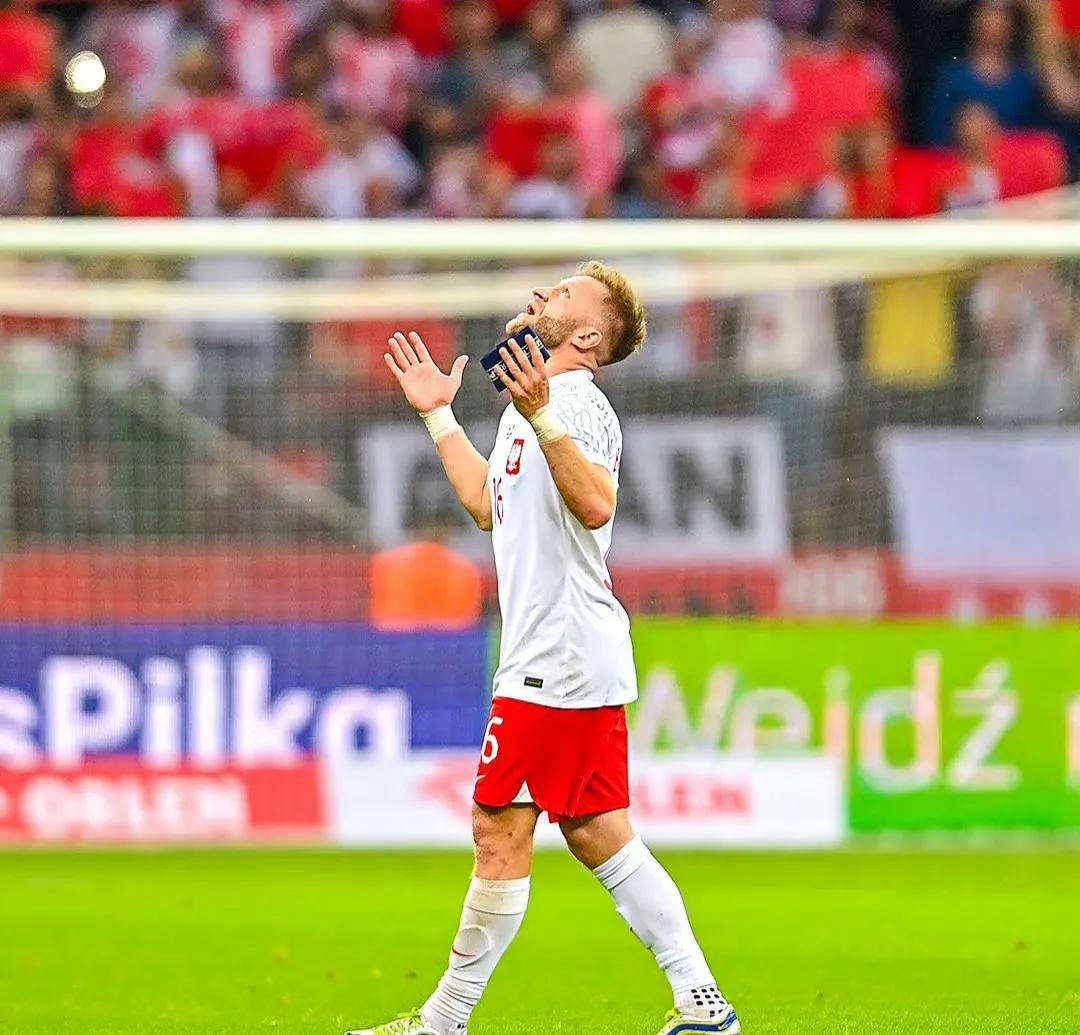 国际友谊赛，波兰1-0德国，37岁老将边翼卫布拉什奇科夫斯基（绰号库巴），第10(2)