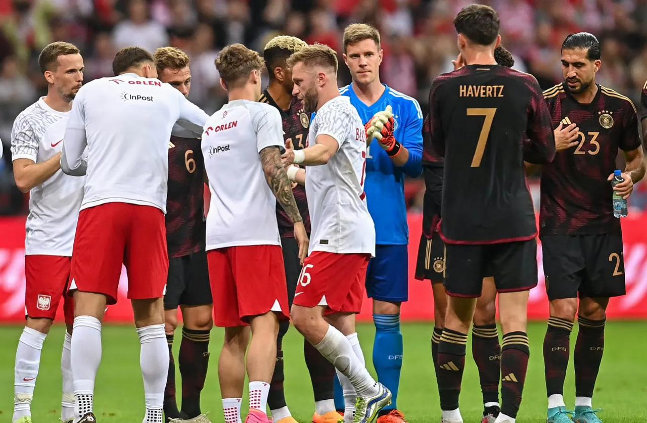 国际友谊赛，波兰1-0德国，37岁老将边翼卫布拉什奇科夫斯基（绰号库巴），第10(6)