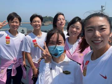 青岛集训备战世界杯期间，中国女足国家队参观海军博物馆(2)
