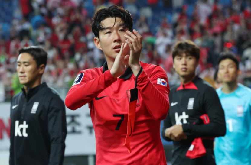 韩国国足队长孙兴慜20日在与萨尔瓦多的比赛后回答了记者提问