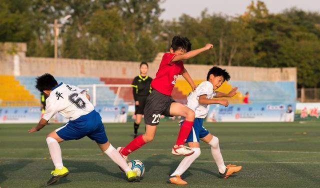 中国小孩想踢球都难，是中国足球发展的最大瓶颈(2)