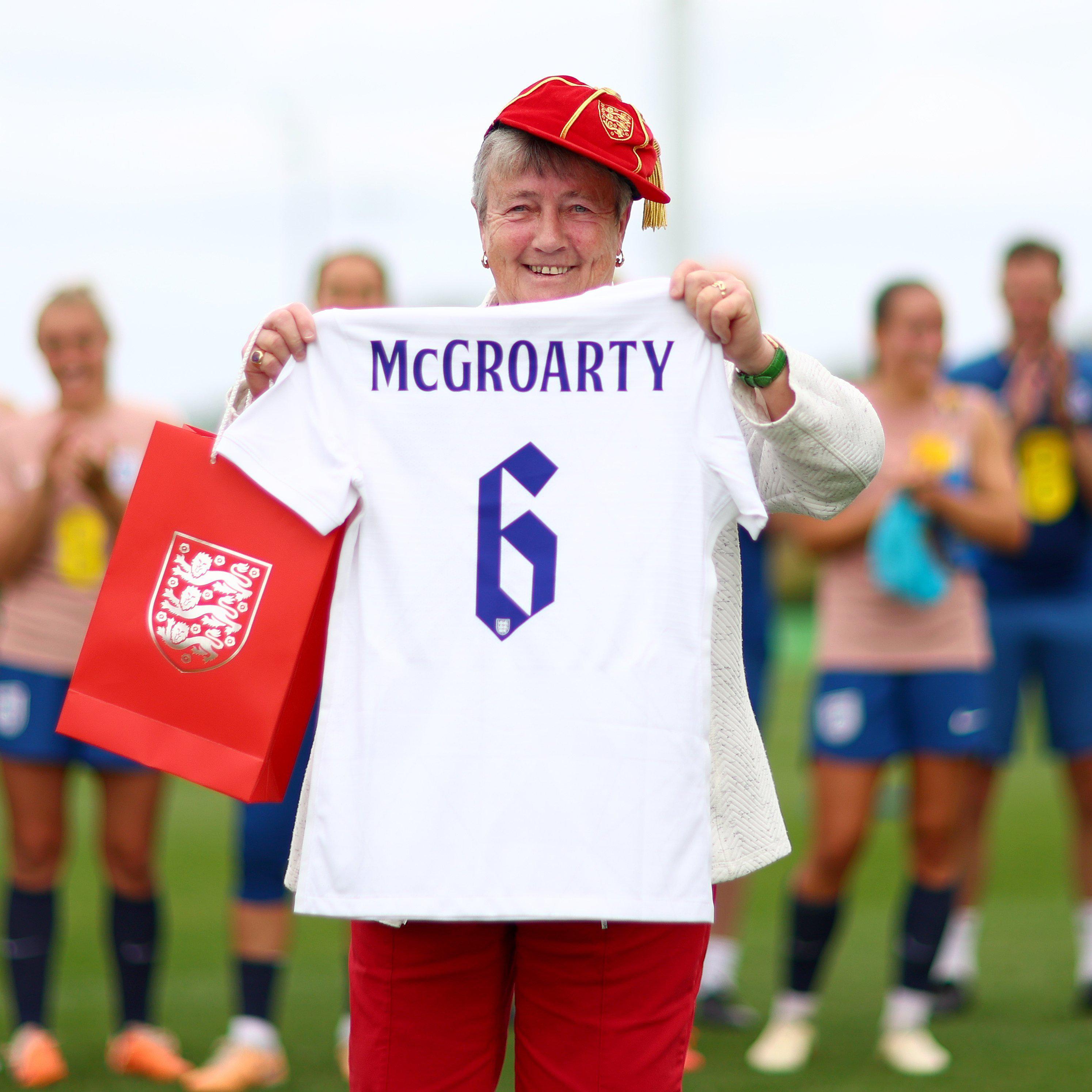 传承！前英格兰女足球员Paddy McGroarty，是1972年英格兰女足刚建