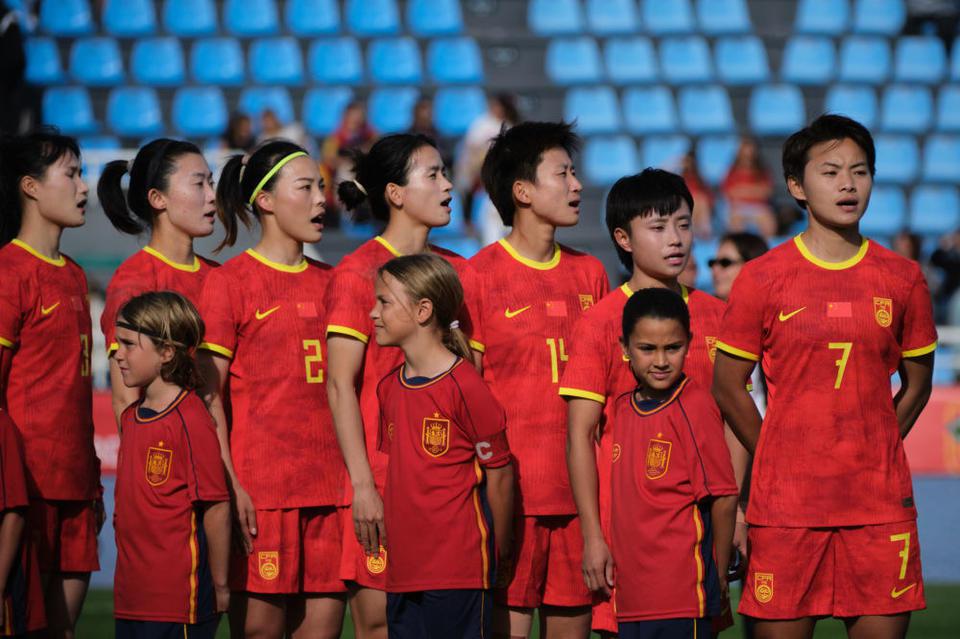 体坛午爆｜热身赛中国女足2:2哥伦比亚，世游赛中国队再揽三金