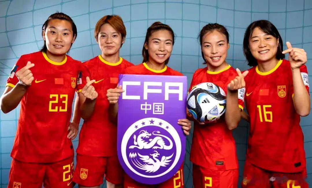 新华网评中国女足：无论胜负，全力以赴，享受足球的快乐！

今晚，女足姑娘们迎来了