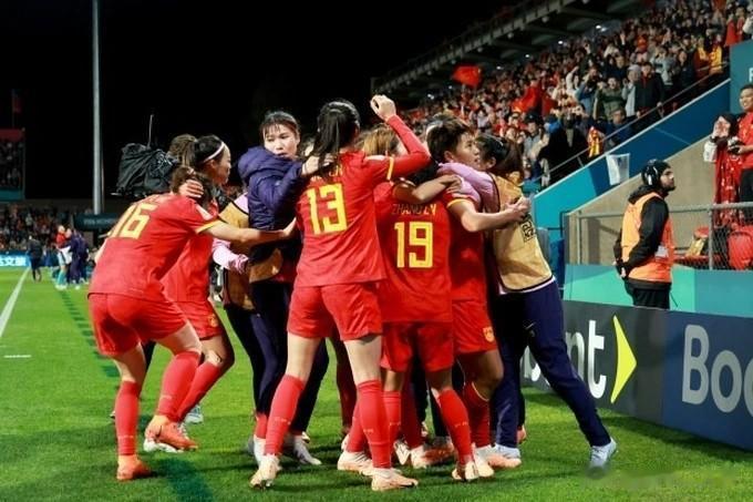 见不得中国女足的好？国外球迷无端指责裁判偏袒中国女足，甚至称国际足联在帮助中国女(3)