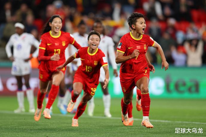 世界杯乱了，3人退赛，英格兰女足倒下，助攻水庆霞，中国队稳赢(1)