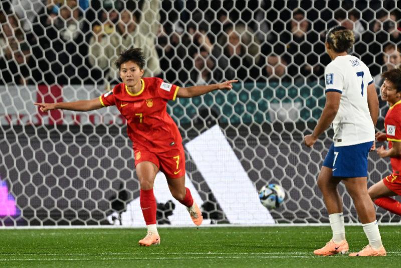 1比6，亚洲冠军和欧洲冠军的差距，中国女足与强队的差距(3)