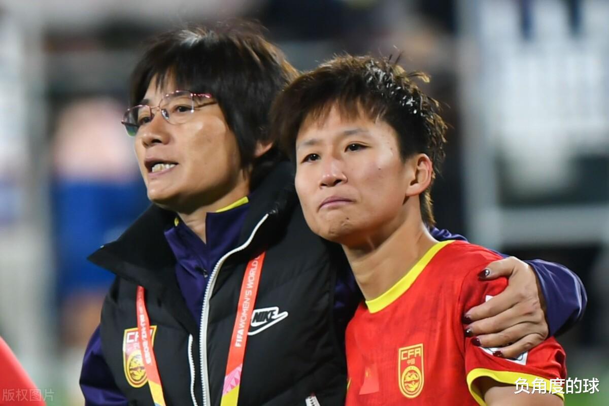 破案了！中国女足1-6惨败有原因，亚洲杯夺冠障眼法，错怪贾秀全