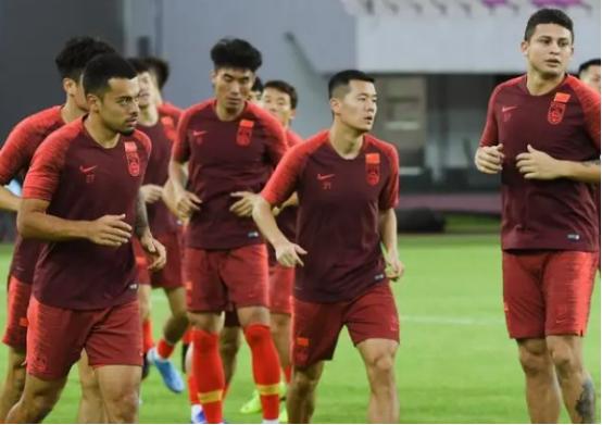 中国国家足球队在抽签仪式中没有抽到理想的对手，但并非坏事
